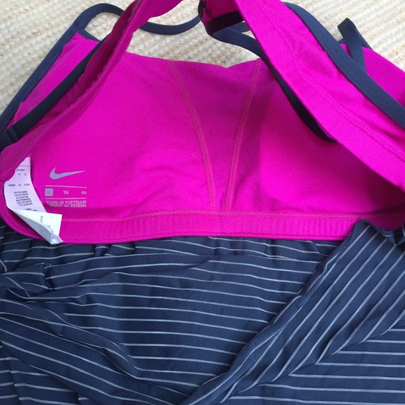 Nike grey & pink tank with built in bra - size XL - Picture 9 of 9